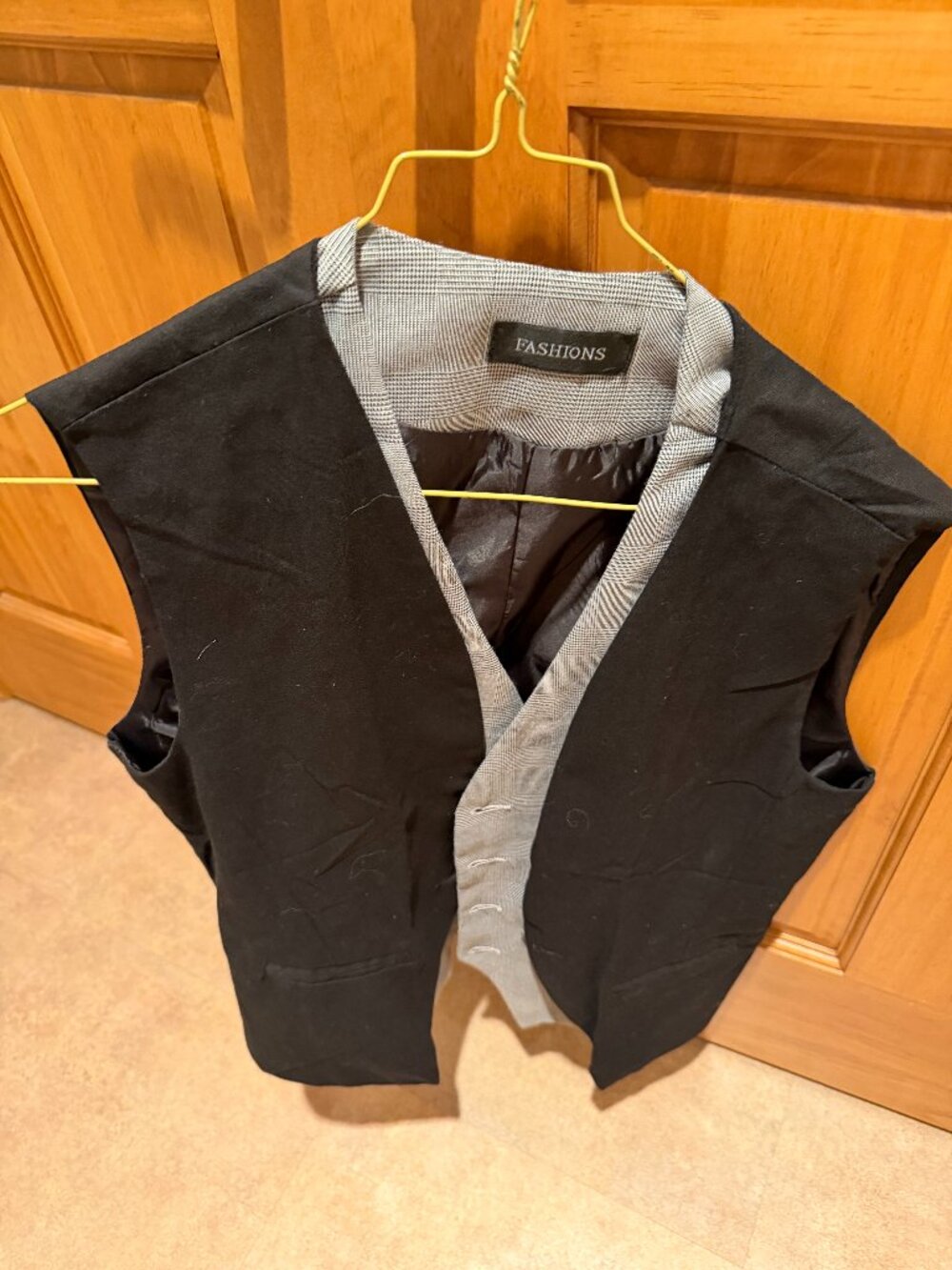 Vest Multi Layer Black with Gray Pattern Insert Medium